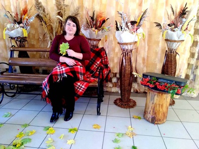 В фойе Гостищевского Дома культуры оформлена красивая осенняя фотозона, где каждый желающий сможет сделать яркие фото на память.